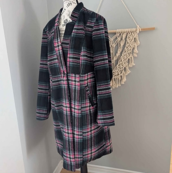 Torrid peacoat Size 00 Black Pink Green Soft - Picture 2 of 7